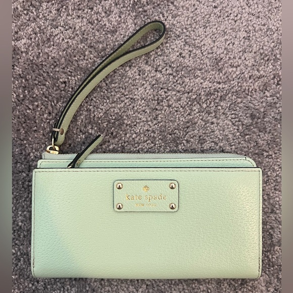 Kate Spade Light Green Large Wristlet - Picture 1 of 12